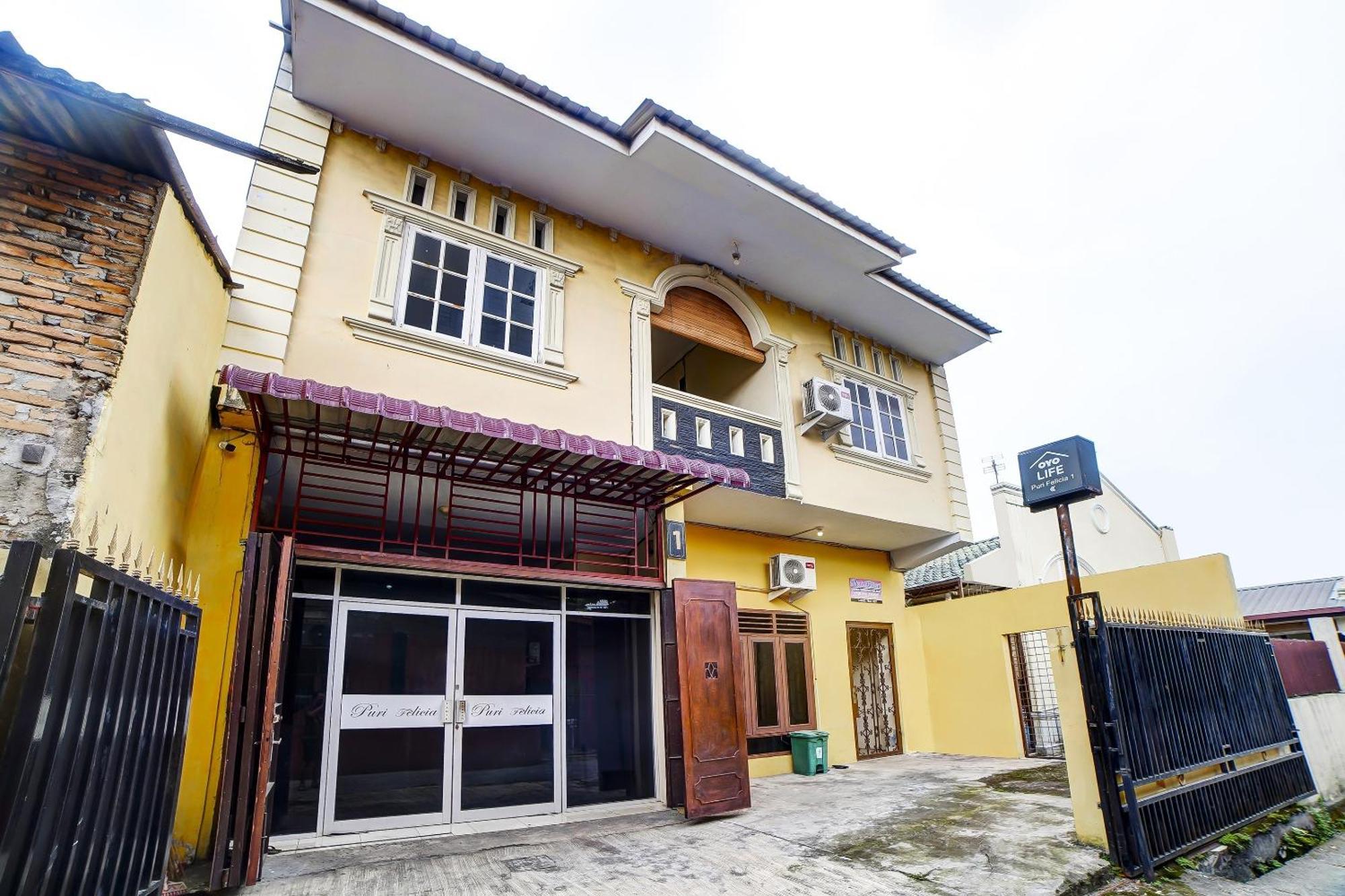 Oyo 91199 Felicia Homestay Medan Exteriör bild