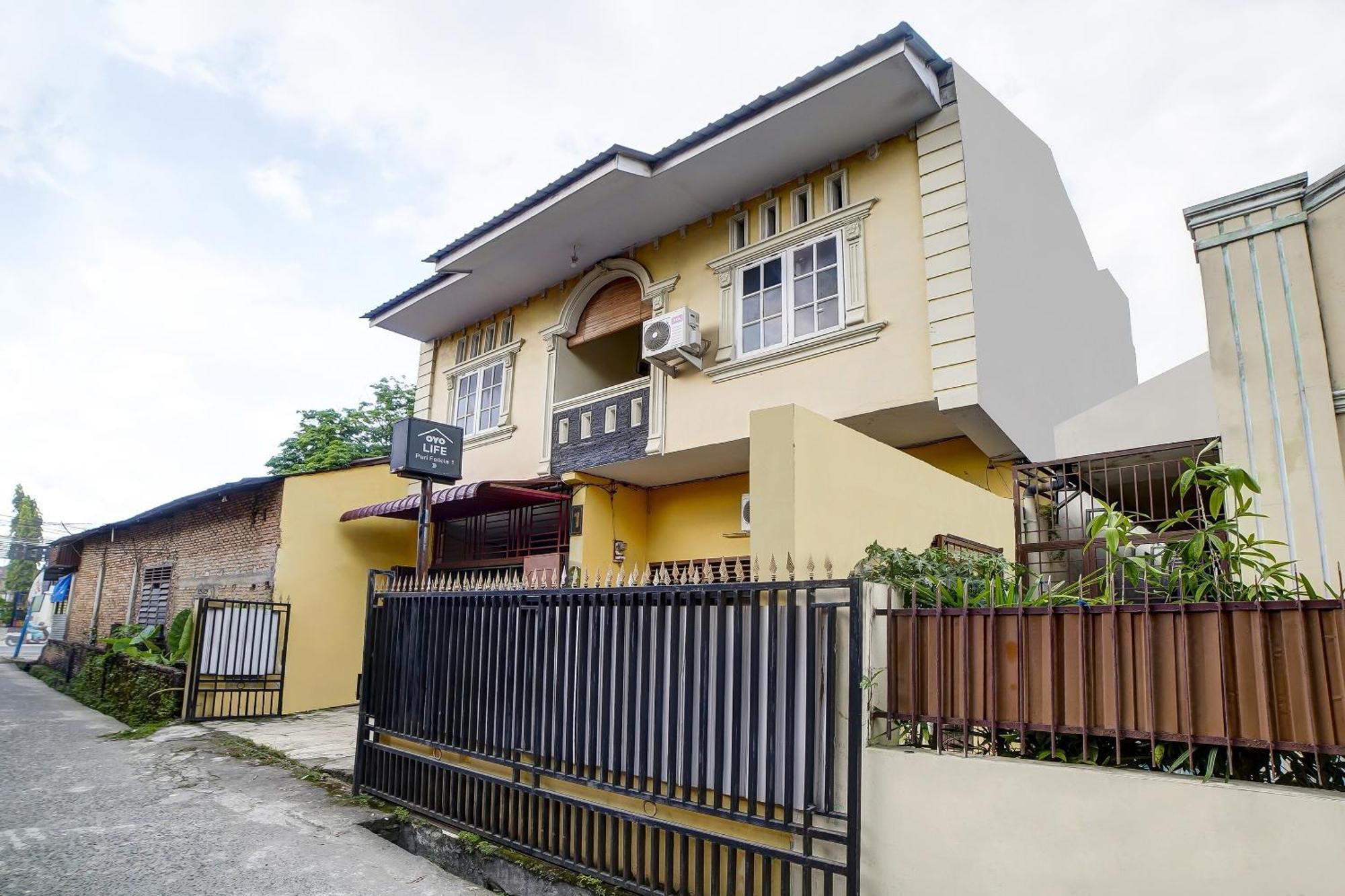 Oyo 91199 Felicia Homestay Medan Exteriör bild